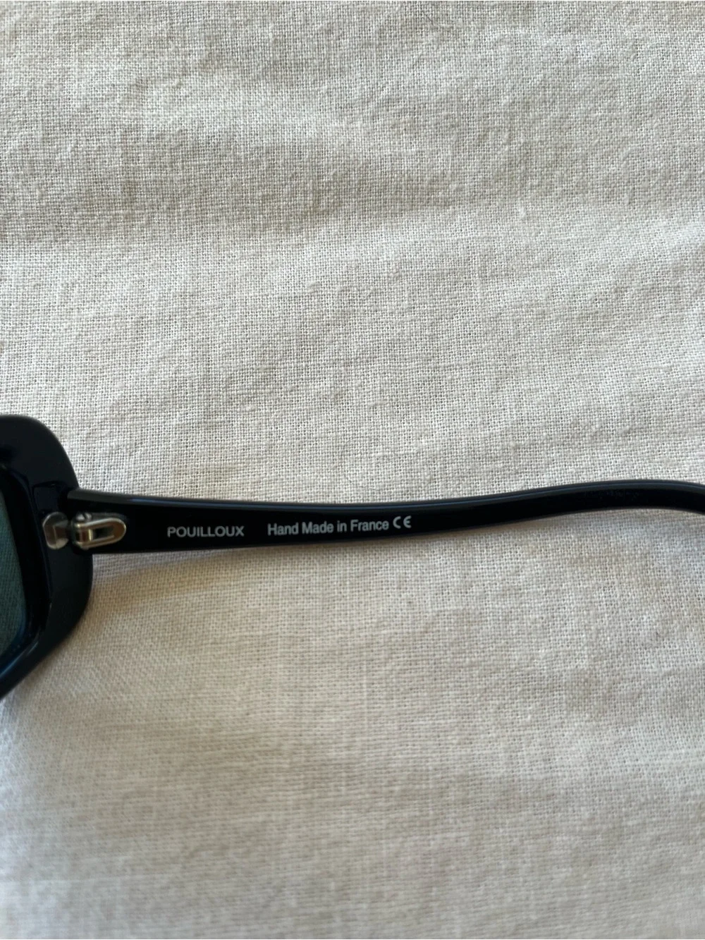 Vuarnet sleek black